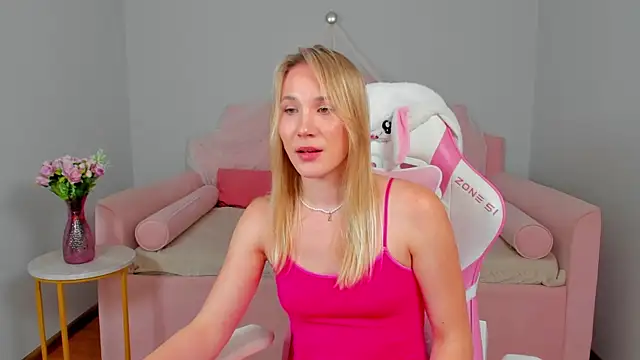 Chat +18 de ElaraVoltage ao vivo
