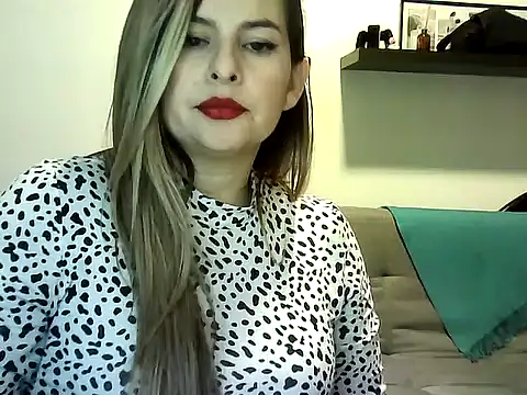 XXX chat uživo modela Valery__Rouse_
