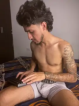 Kriss_Edwards élő XXX-chatje