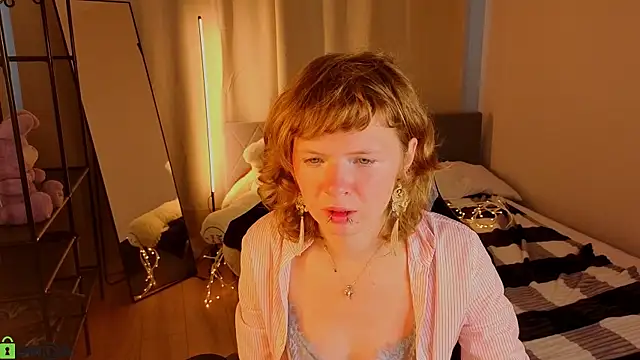 Chatroom XXX en direct de VioletDesiree