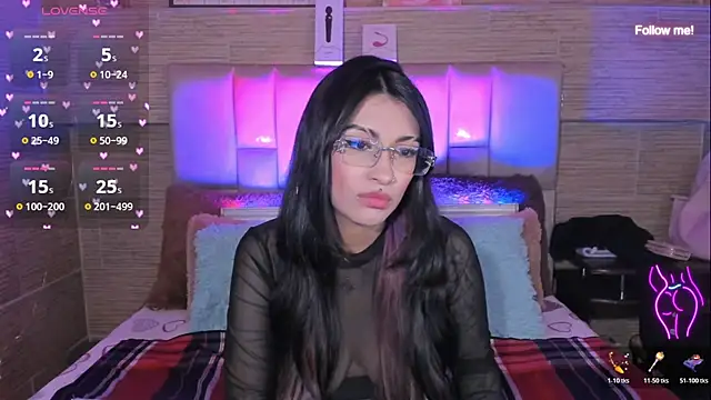 צ'אט XXX בשידור חי של mia_devine_