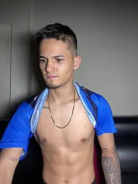 Chat +18 de Aaronsexroom ao vivo