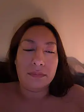 IAmScarlettLove: διαδικτυακό σόου στην κάμερα