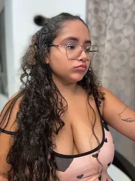 CurlyGirl_1's Live XXX Chat