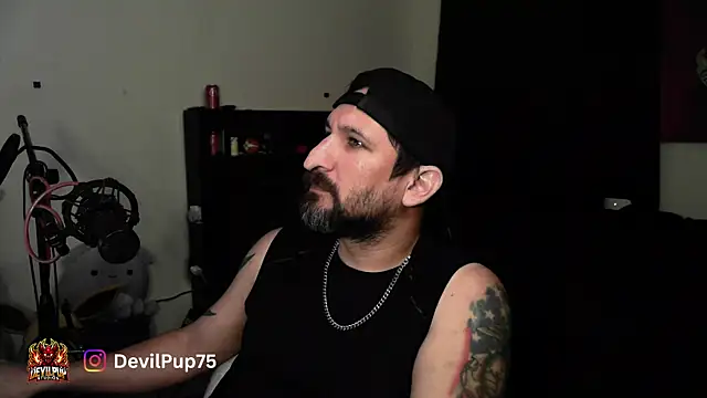 צ'אט XXX בשידור חי של DevilPup75_