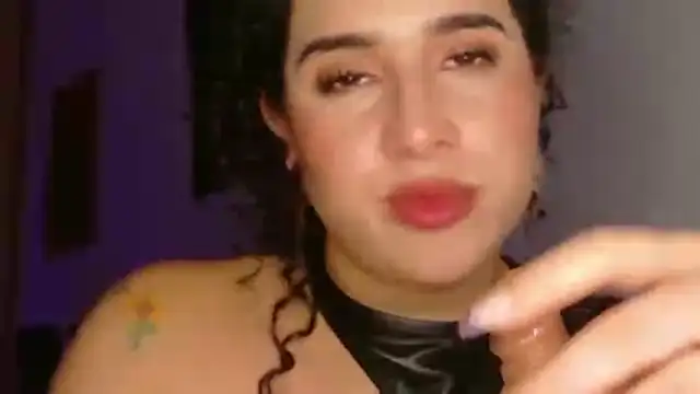 DIVINANGELA Adlı Modelin Canlı XXX Sohbeti