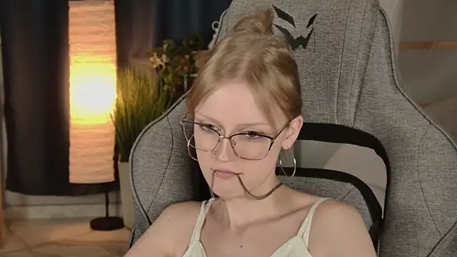 KiraMontoya's Live XXX Chat