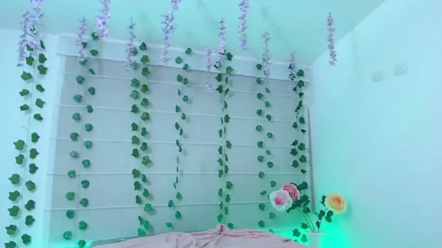 Sarabubbie's Live XXX Chat