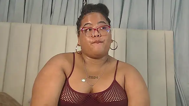Chatroom XXX en direct de AlishaMonroe_