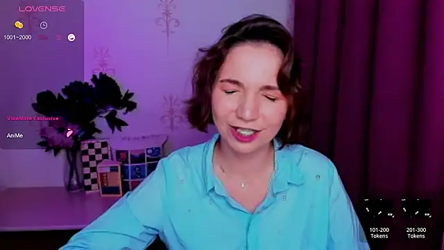 Chat XXX en directo de KindHazelHere_