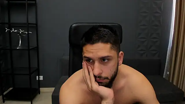 TroyWadee Chat XXX live