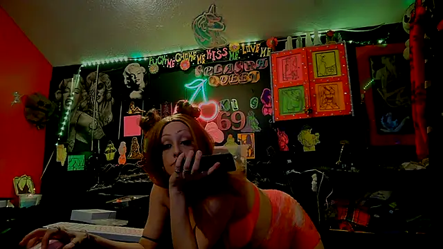 צ'אט XXX בשידור חי של Splash_Queen420