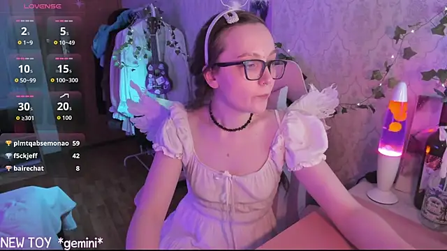 RileyNymph live XXX chat