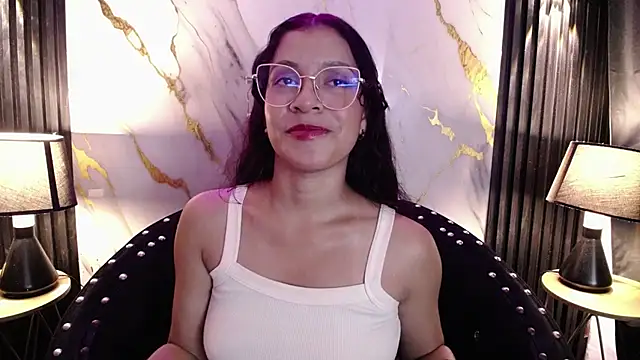 BrianaGaging's Live XXX Chat