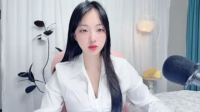 Winnie666999 现场XXX聊天