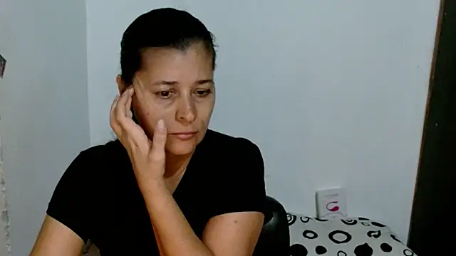 KARYNA_MILF: онлайн-секс-чат