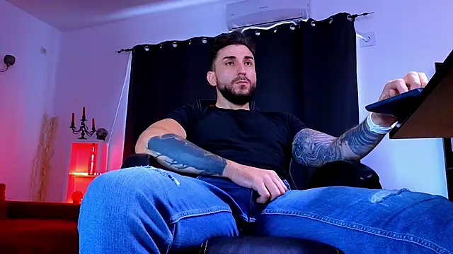 MightyAaron66 Live XXX-Chat