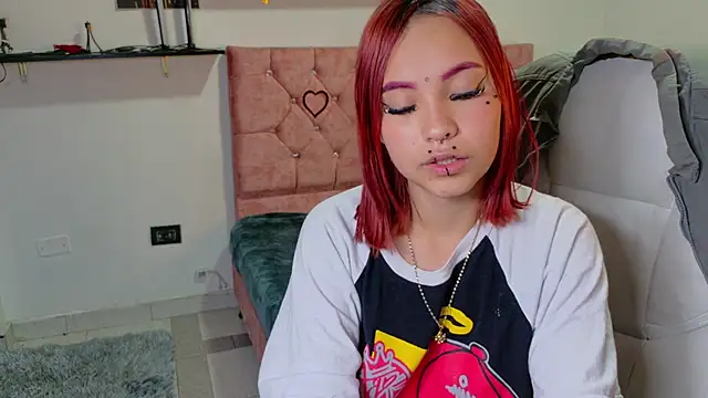 Megam_white élő XXX-chatje