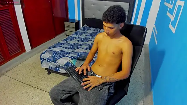 efrain_boyのライブXXXチャット