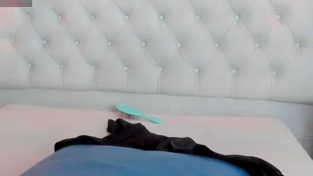 XXX chat uživo modela _ISALITTLESTAR_