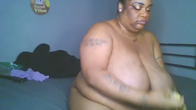 Chat +18 de NaughtyHottieBBW ao vivo