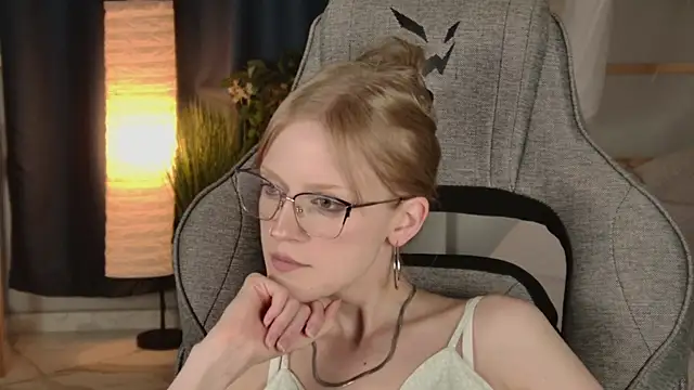 KiraMontoya's Live XXX Chat