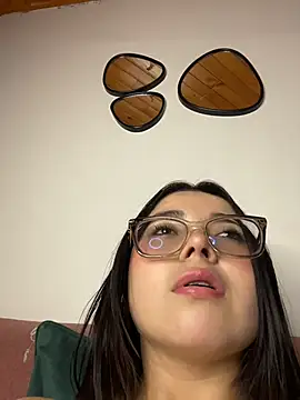 Camila_cute18's Live XXX Chat