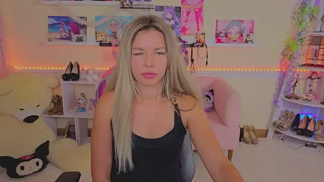 XXX chat uživo modela Real_Tini