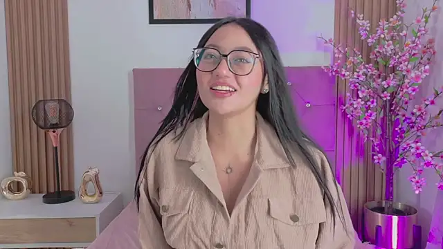 Chat +18 de ravena_queen ao vivo