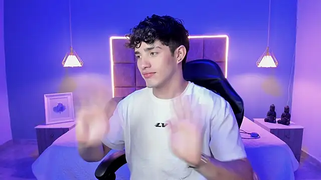 Živý XXX chat AlejooTwink