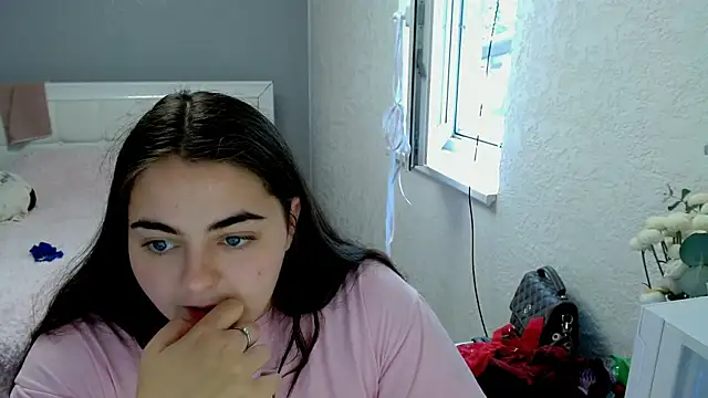 kitsune_8 Adlı Modelin Canlı XXX Sohbeti