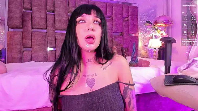 Leiaa_ élő XXX-chatje