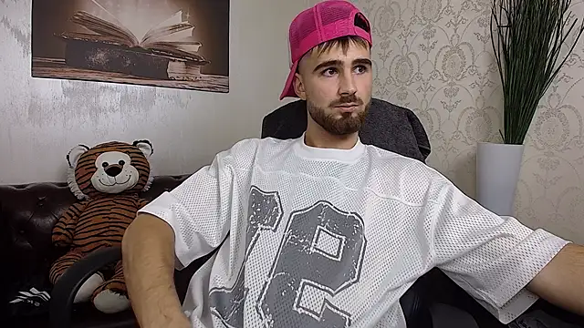 KyloEast live XXX chat