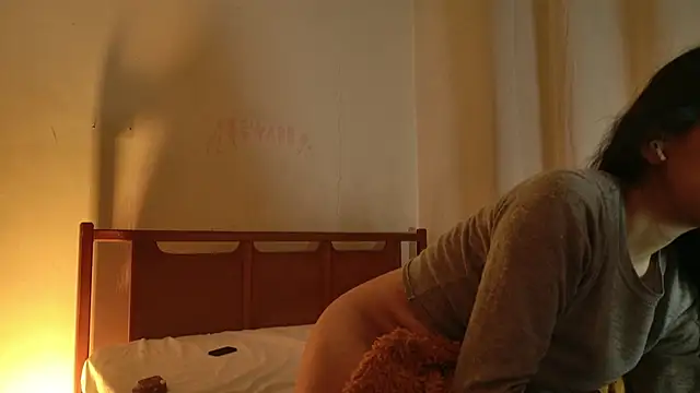MoonLipsON-'s Live XXX Chat