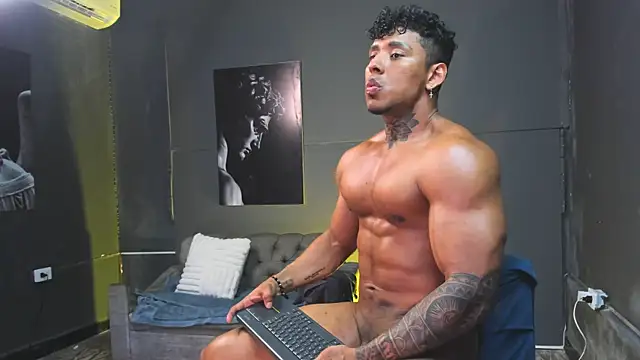 Chat +18 de bradley_smith ao vivo