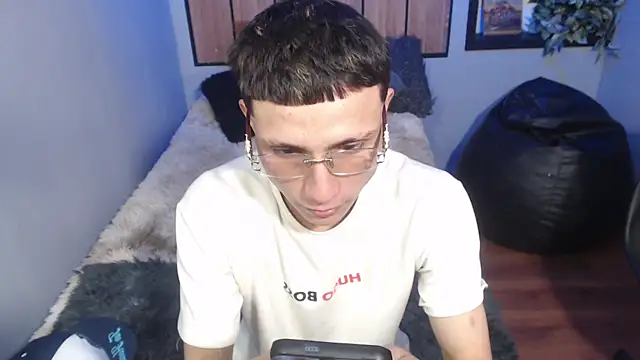 Chat +18 de Yao_23 ao vivo