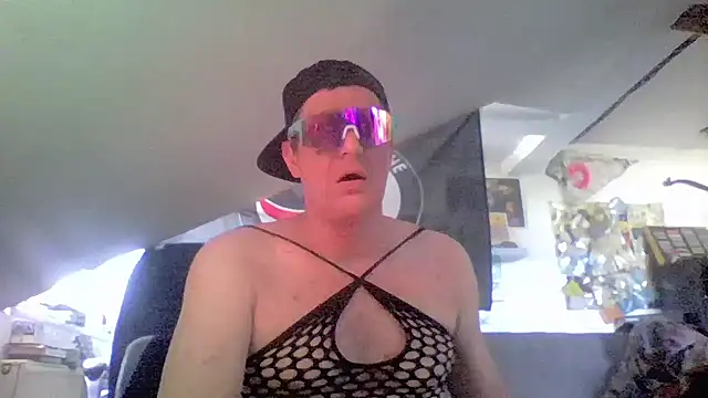 Bigthroaterboy Live XXX Chat