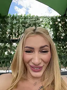 AngieShae Chat XXX in diretta