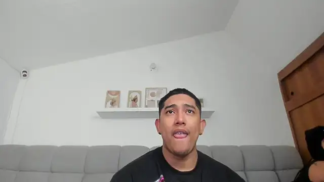 צ'אט XXX בשידור חי של erotic_sins