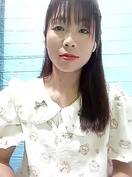 AmyLinee01 即時 XXX 聊天