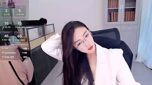 yangyang-777 Show in webcam