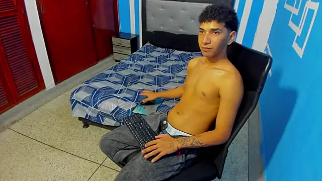 efrain_boy Chat XXX live