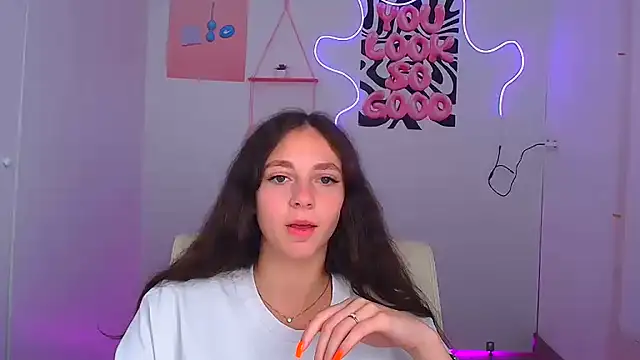 KissMeJulia 即時 XXX 聊天