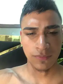 Chat XXX ao vivo de Emiliano_Reyes