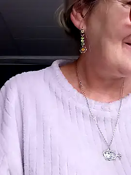 Chat +18 de irinamaux ao vivo