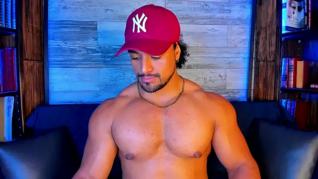 MikeEstevess Adlı Modelin Canlı XXX Sohbeti