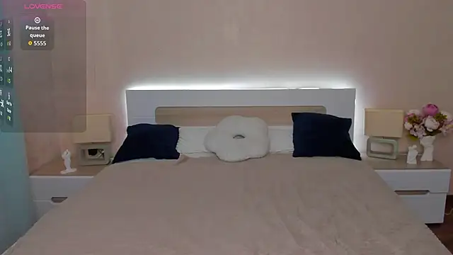 XXX chat uživo modela m0neyken