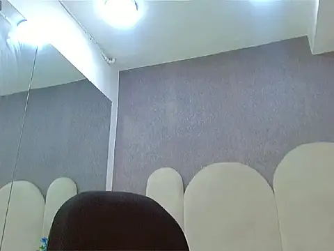 bella_77_'s Live XXX Chat