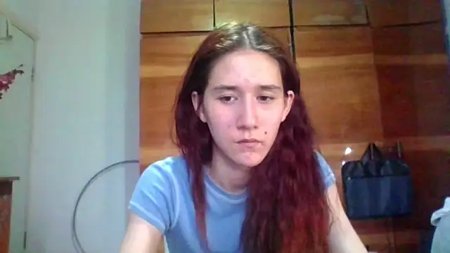 NickiKisinger Adlı Modelin Canlı XXX Sohbeti