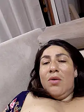 הופעת וובקאם של caira